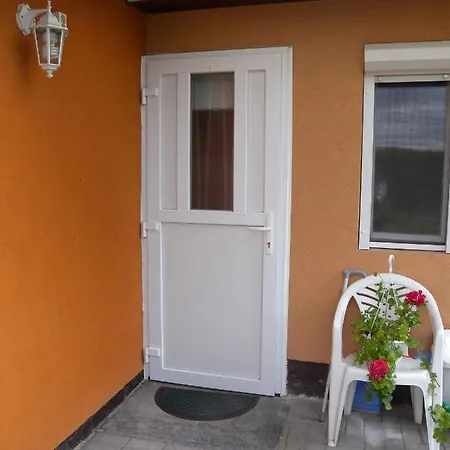 Semesterbostad In 18379 *