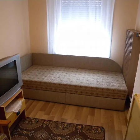 Semesterbostad In 18379