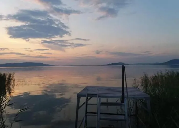 In 18379 * バラトンフェニヴェシュ